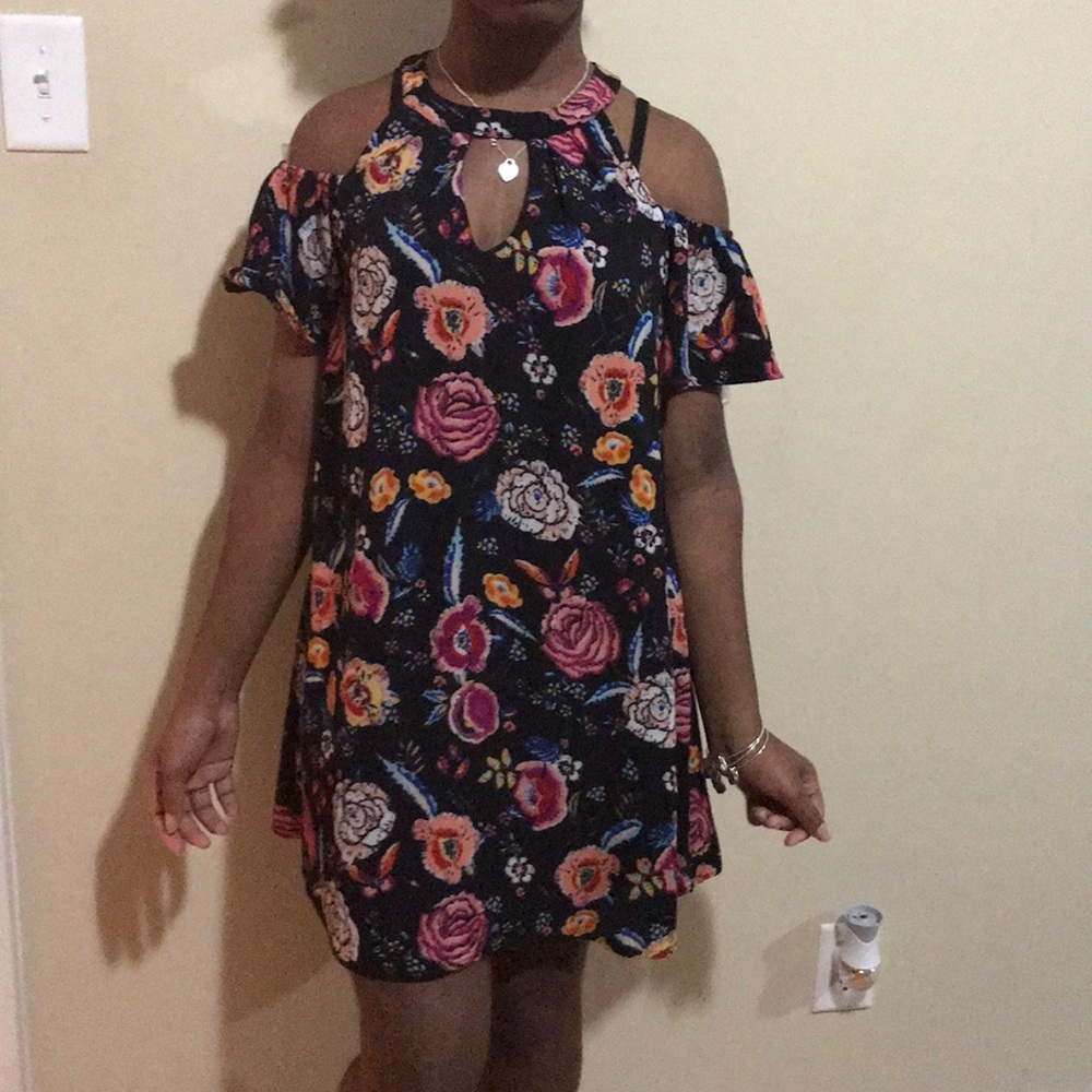 Dress - Picture 2 of 5